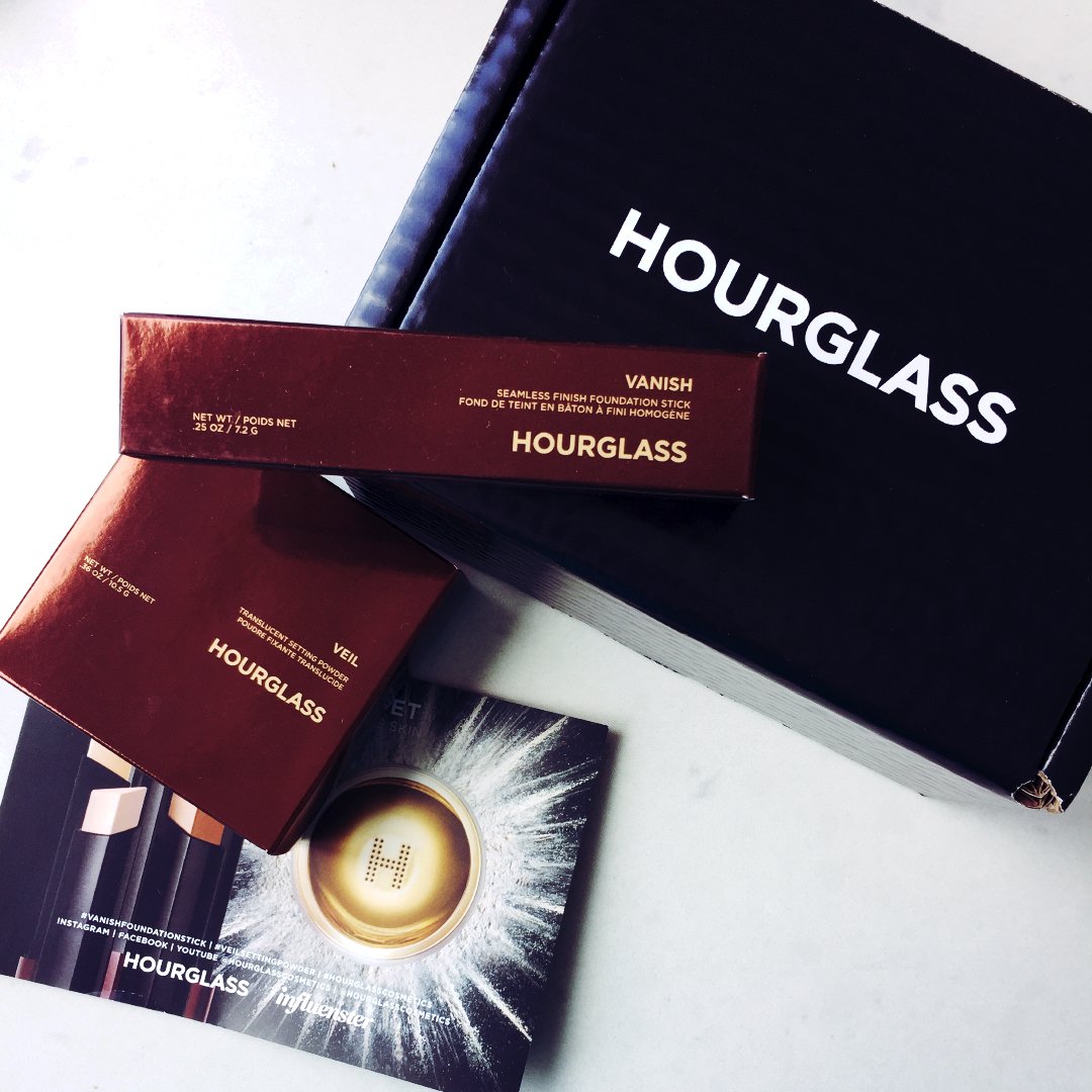 BellaBeeBeauty's tweet photo. Found my new favs! Thank you 😍 this powder is amazing @Influenster @hourglasscosmetcs #VanishStickFoundation #VeilSettingPowder #complimentary https://t.co/XItLRB5xmZ