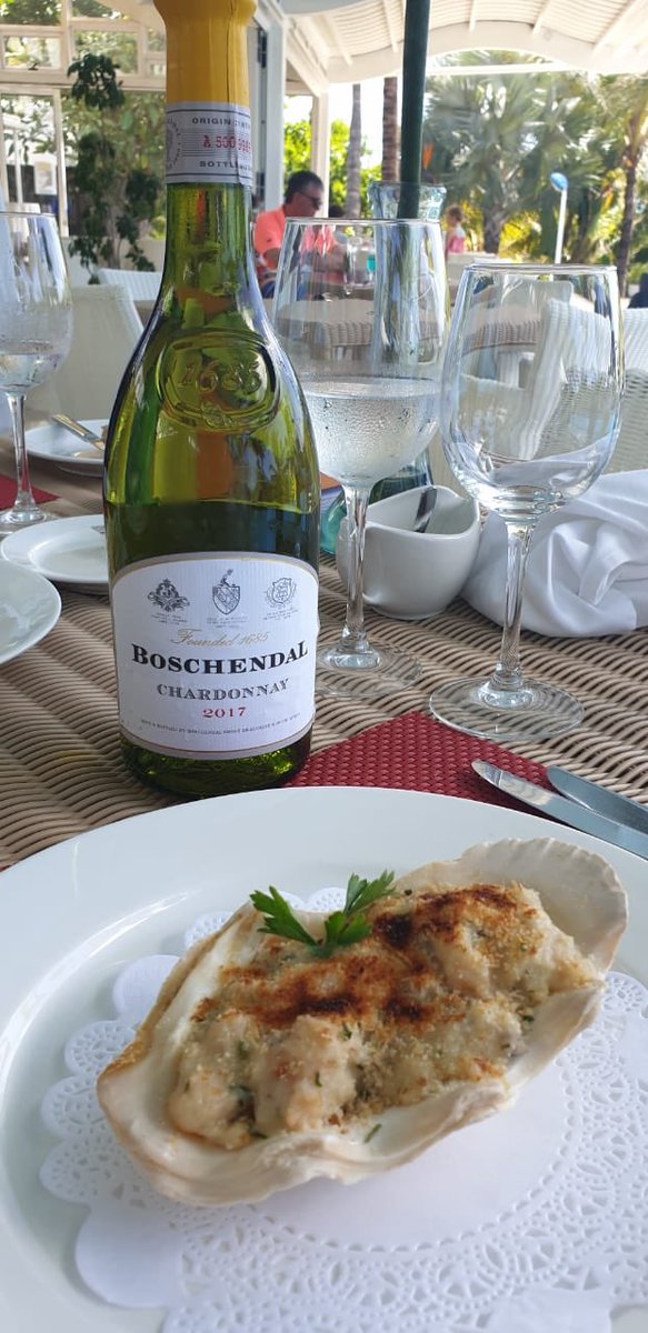 ana_san20's tweet photo. It’s the weekend! At least today seems like patio season is here... Boschendal 1685 Chardonnay now available in #VINTAGES #LCBO #essentialscollection #TGIF #patioseason #Chardonnay #wines #SouthAfrica #winelover @WOSACanada @BoschendalWines @LiffordON https://t.co/3AylJ4sjVs