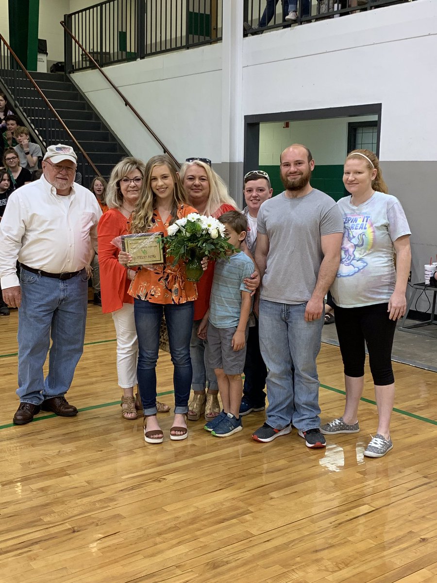 ButterfieldTMS's tweet photo. Pointer Pride Assembly! Congrats to Katelyn and Joseph Pointers of the Year and Ms. Jones Teacher of the Year! #vbbtms https://t.co/uu5MH1WKJF