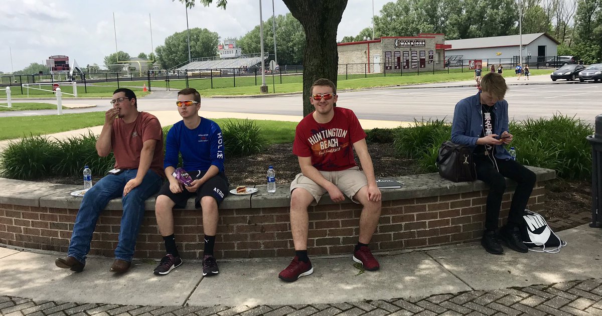 apharvey92's tweet photo. Senior Cookout and Senior Field Day! What a memorable way for @DCHSclassof19 to wrap up their time at DCHS! #WarriorPride https://t.co/8yIuV1hx8R