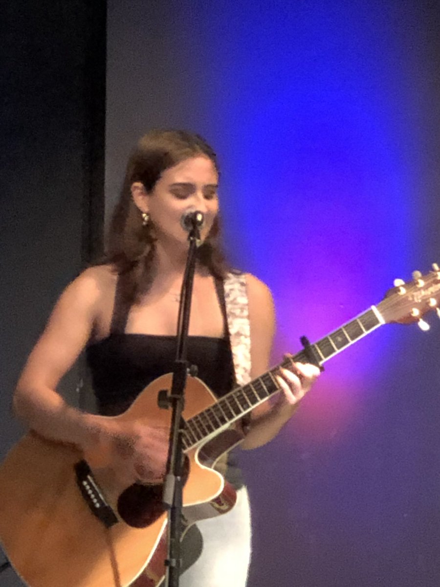 Tonight #outofthecorner <a href="/emmyjlucas/">Emily Lucas</a>