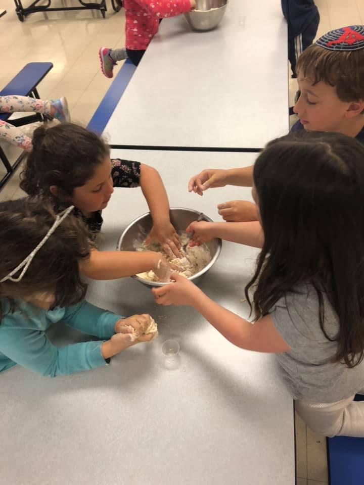 MilwaukeeJDS's tweet image. Pita-licious! First and second grade made homemade pita bread to wrap up their unit studying Egypt. It was a fun hands-on activity with a delicious outcome. #ilovemjds #mixedagelearning #globallearning