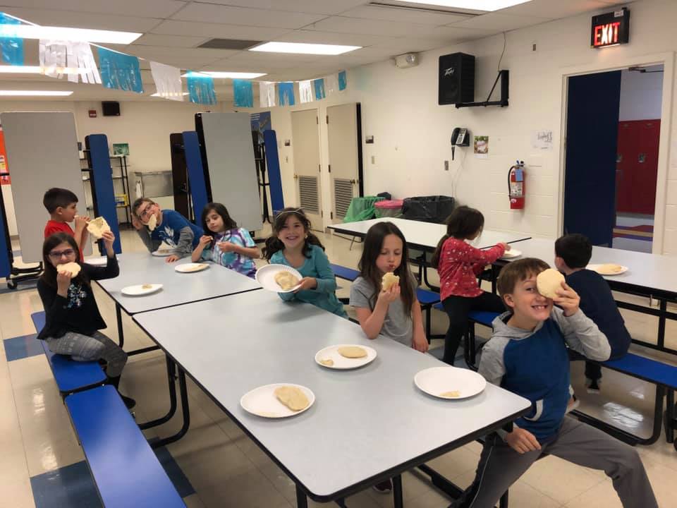 MilwaukeeJDS's tweet image. Pita-licious! First and second grade made homemade pita bread to wrap up their unit studying Egypt. It was a fun hands-on activity with a delicious outcome. #ilovemjds #mixedagelearning #globallearning