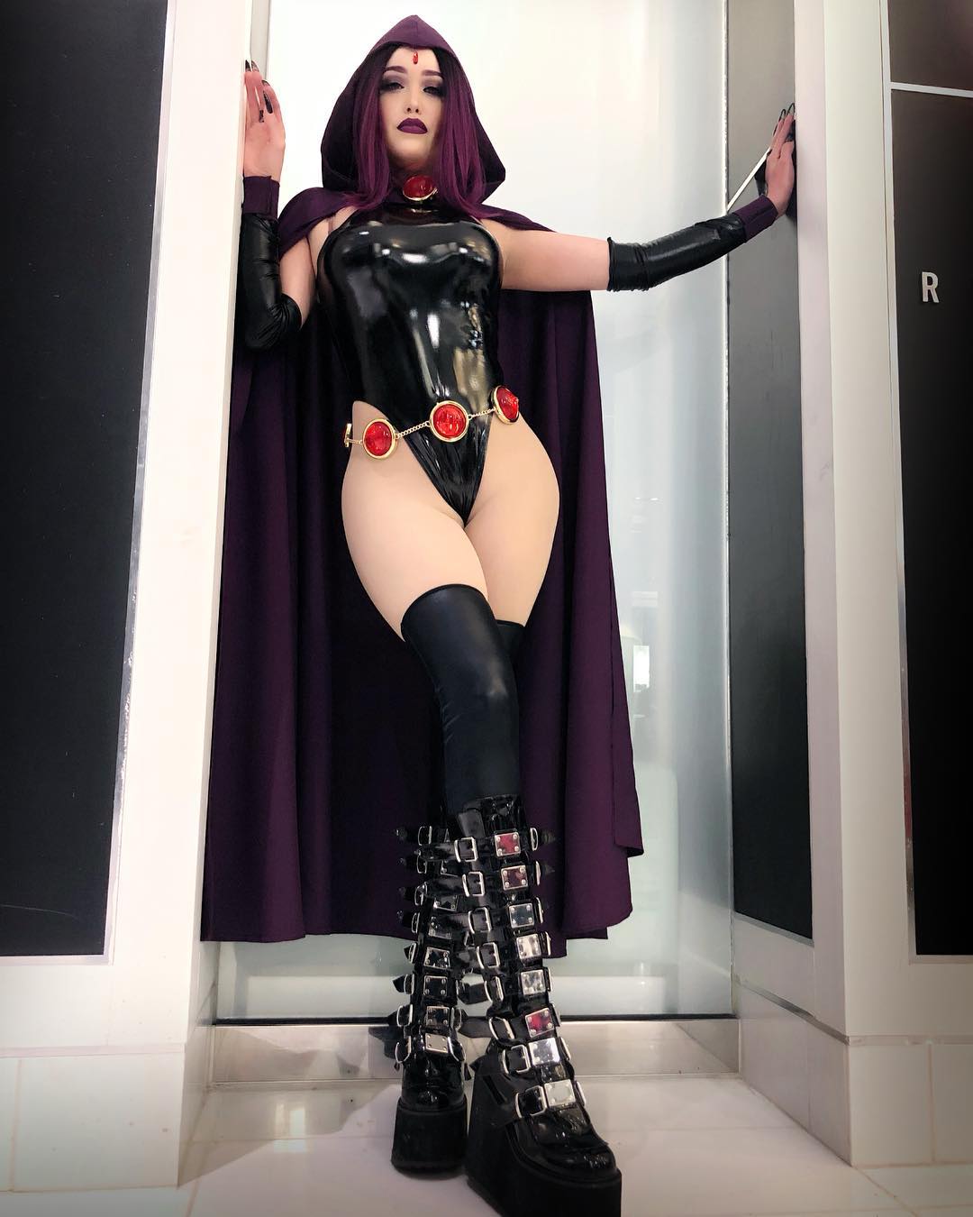 “Raven Cosplay

(By @Dominique_Skye)” .