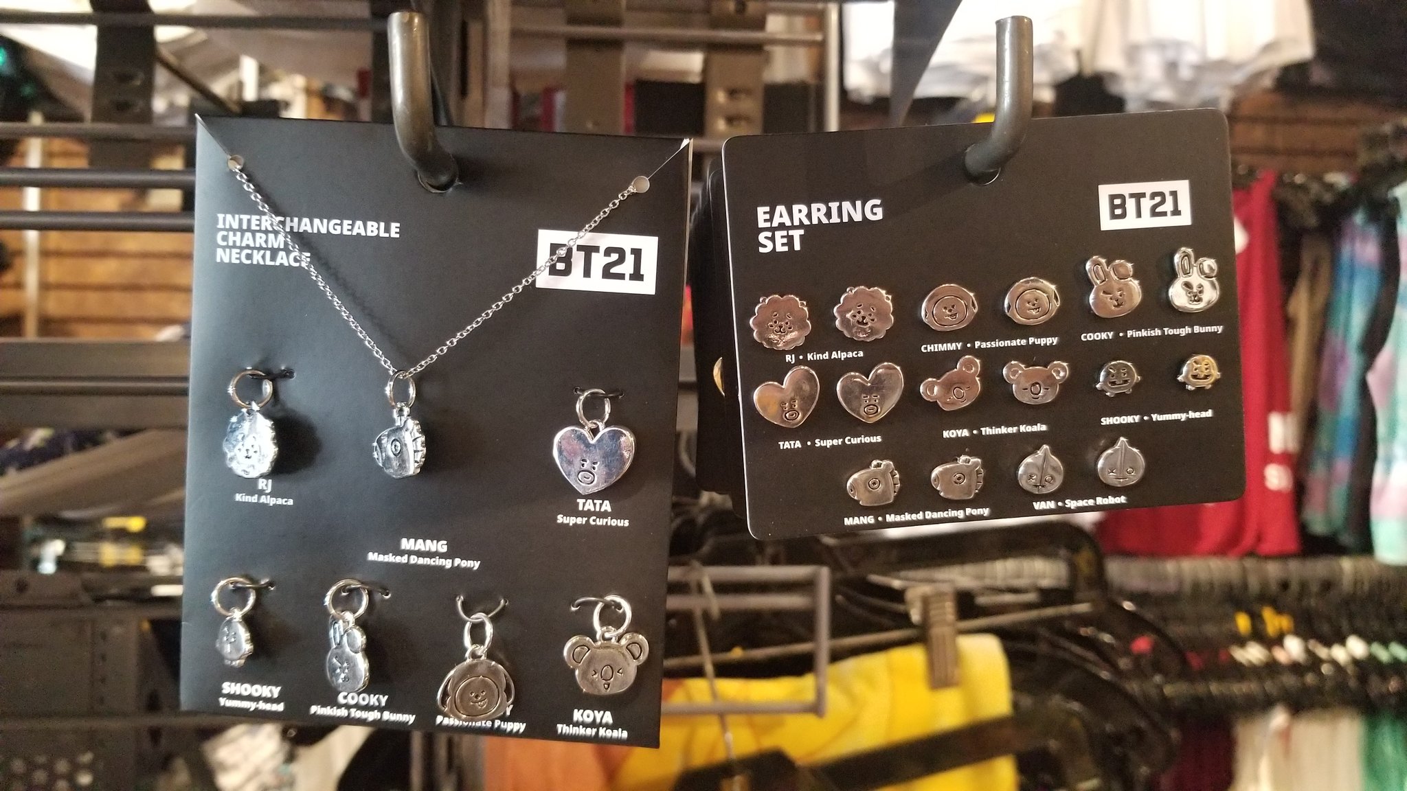 Bt21 earring set outlet