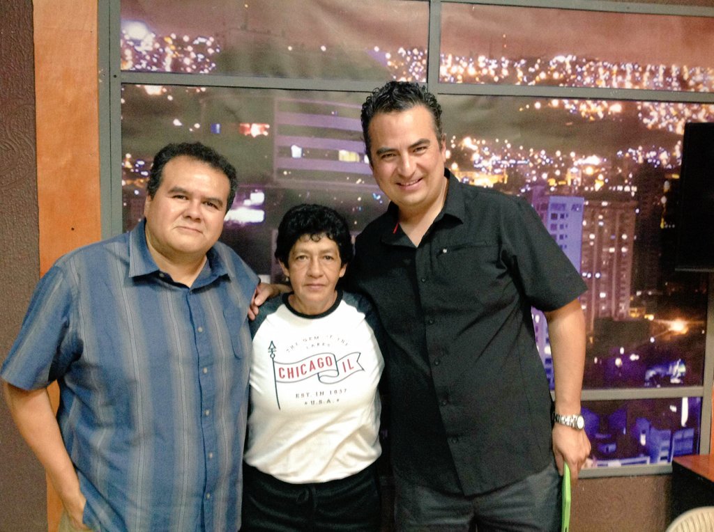 esthermoraMX's tweet photo. Tuve el honor de platicar con dos historiadores del fútbol. ⚽

@eballesteros 
@CarlosCalderonC 

Aquí pueden ver nuestra charla. Me encantaría que la vieran y me regalen su opinión. No se imaginan cómo era el futbol femenil.

https://t.co/h9zYK1pSIf https://t.co/oUjW4MP91s