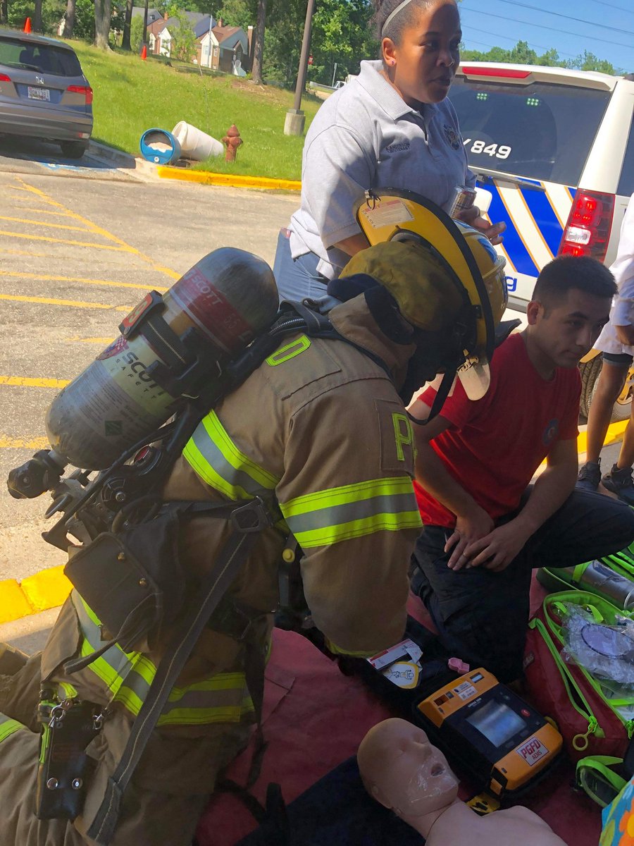 LVRS49's tweet photo. Co.49 crew at Montpelier Elementary School's career day today! #startthemyoung #futureEMTs #futurefirefighters #volunteerpride #volunteerrecruitment https://t.co/rZbDNcCjpE
