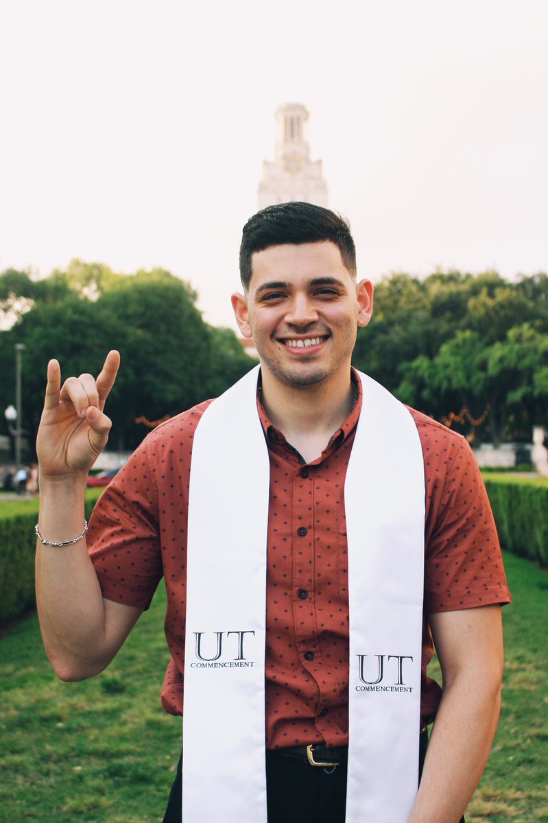 bhristanramirez's tweet image. We out here #UTgrad