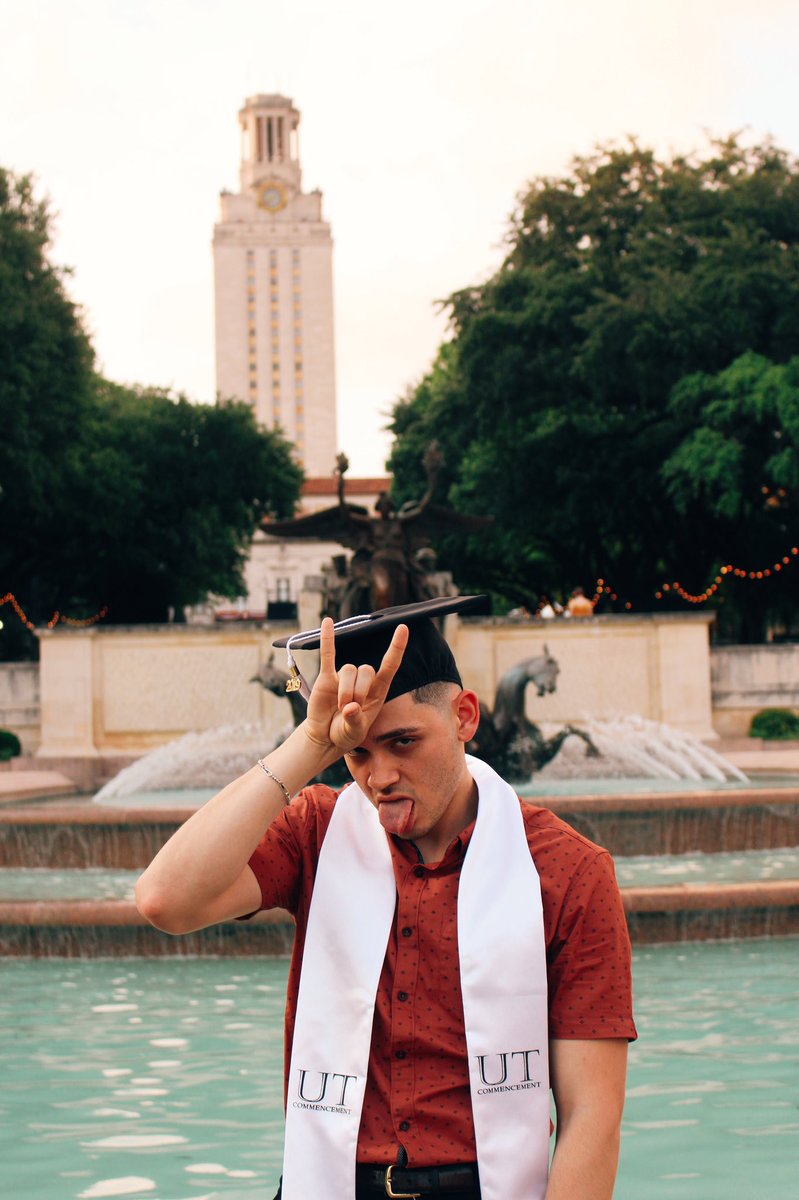 bhristanramirez's tweet image. We out here #UTgrad