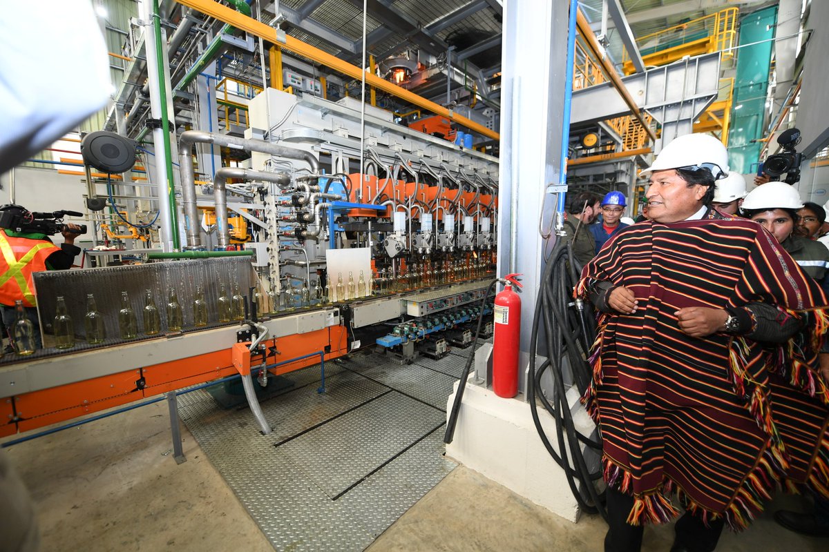 EstebanUrquizuC's tweet image. Otro logro importante para Chuquisaca, hoy el presidente de los bolivianos entregó la fábrica de envases de vidrio #Envibol una de las más modernas de #Sudamérica
#MayoConObras #MayoDeLaRevolución