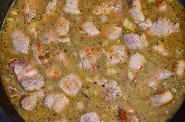 WhatsUpYukon's tweet image. #Braisedpork with apple cider and #tarragon. "You can serve this dish on top of crisp roasted potatoes, or tucked into a crusty roll with lots of seedy mustard."  - loom.ly/5DI9q-g  #ArchivalDiscovery