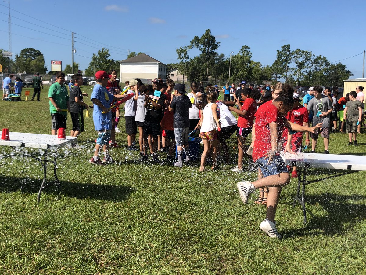 Mrs_Saavedra352's tweet photo. 💦 What a fun day for 5th grade!! Water balloons, pool noodle challenge, and many more water day activities. The students had a BLAST 💦 #PantherPride #SpringHillElementary @SHES_AP @kris10bee89  @amyatya @Ms_Hagerty13 @Destiny58965736 https://t.co/0mJqfVfQA6