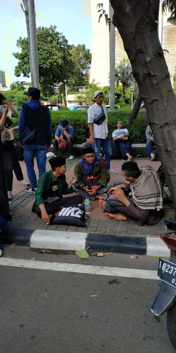 Nakula (@03__nakula) on Twitter photo Pendukung <a href="/prabowo/">Prabowo Subianto</a> selain GOBLOK mereka juga SESAT!!
Warung buka pas puasa di sweeping.
Orang gak puasa di sweeping.
Mereka sendiri meninggalkan perintah Allah hanya demi prabowo.
Prabowo lebih penting dari Allah.
Takbir... Allahu Akbar ☝
Takbir... Allahu Akbar ☝ Pendukung <a href="/prabowo/">Prabowo Subianto</a> selain GOBLOK mereka juga SESAT!!
Warung buka pas puasa di sweeping.
Orang gak puasa di sweeping.
Mereka sendiri meninggalkan perintah Allah hanya demi prabowo.
Prabowo lebih penting dari Allah.
Takbir... Allahu Akbar ☝
Takbir... Allahu Akbar ☝