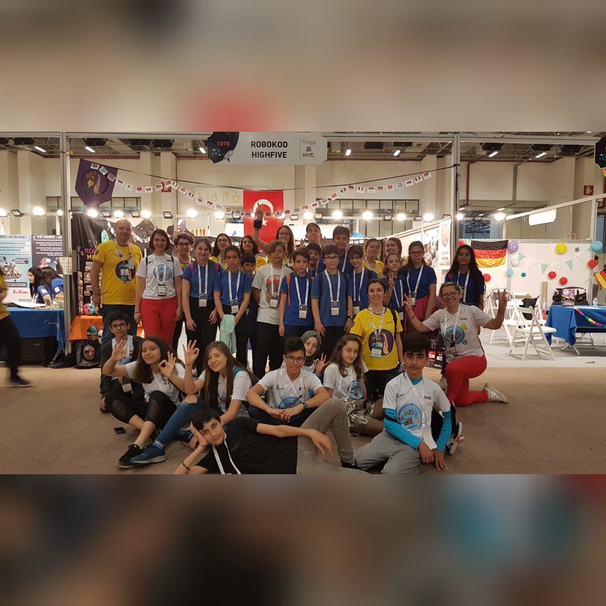 robokodizmir's tweet photo. First Lego League Open International Turkey 2019'da #RoboKodHighFive takımımızın 3. Gün��.
Daha fazlası için https://t.co/ss4oTO2EyX
#GeleceginiKodla #scienceishope #scienceunites
#fllopenturkey2019
@izmireba @izmir_ilmem @BilimKahraman @izmirkalkinma https://t.co/ltggPBd2Ce