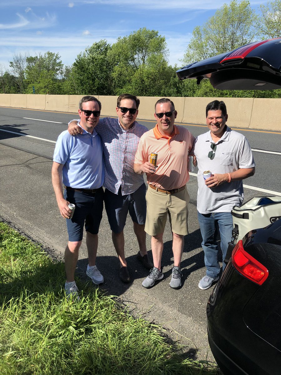 ThereseWalker4's tweet photo. @billyjoel trying to get to billy Joel!!!! 2nd flat tire!  Please help https://t.co/1PE8qrF4gv
