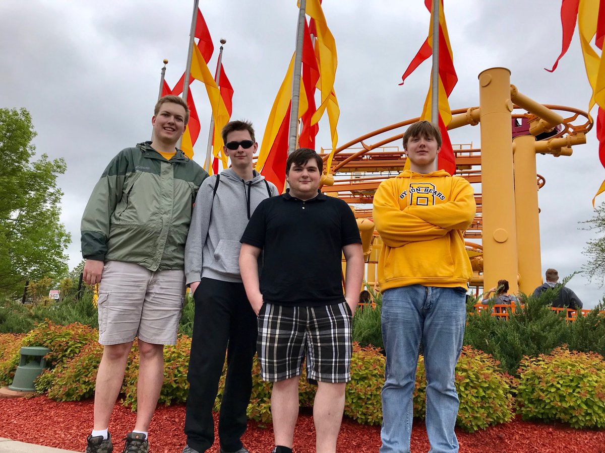 stwillman's tweet image. BHS senior trip.   Future album cover for the band.  Having fun and rides galore.    ⁦@ByronBears⁩
