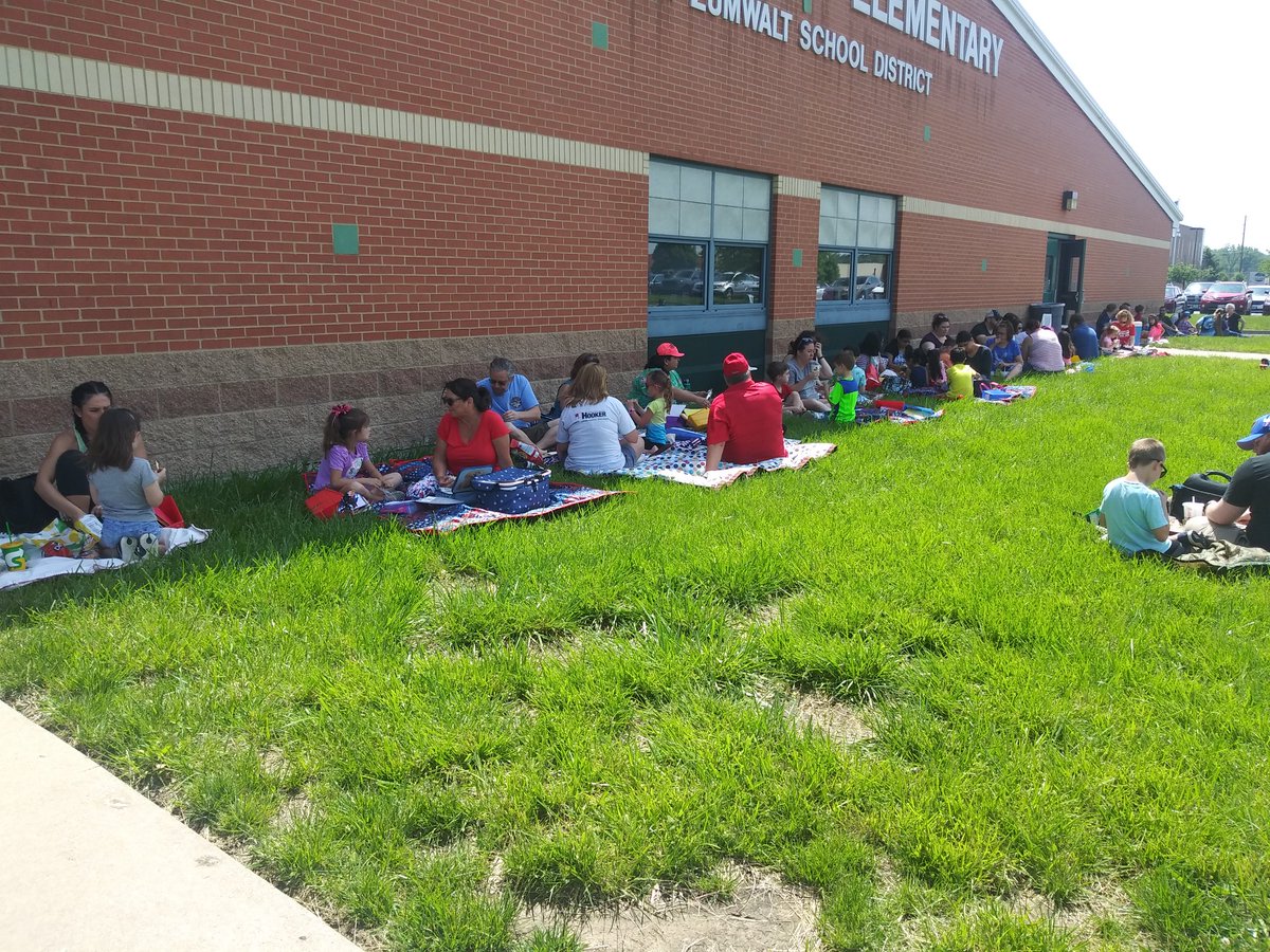 ZeekMelody's tweet photo. A true celebration of learning! We had a Leaders Picnic in Kindergarten today @FZSchools @ZumPheasantPt #Leadlikeaflyer #proudkindergartenteacher https://t.co/ayoZX134kF