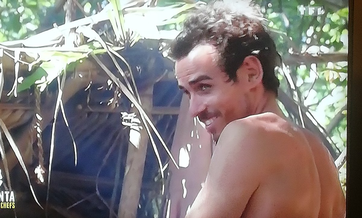 tennistaaa's tweet photo. #KohLanta  un héro 😂😂 la tête quand il lui lance ' t'aurai du y aller' https://t.co/bxmxESkSut