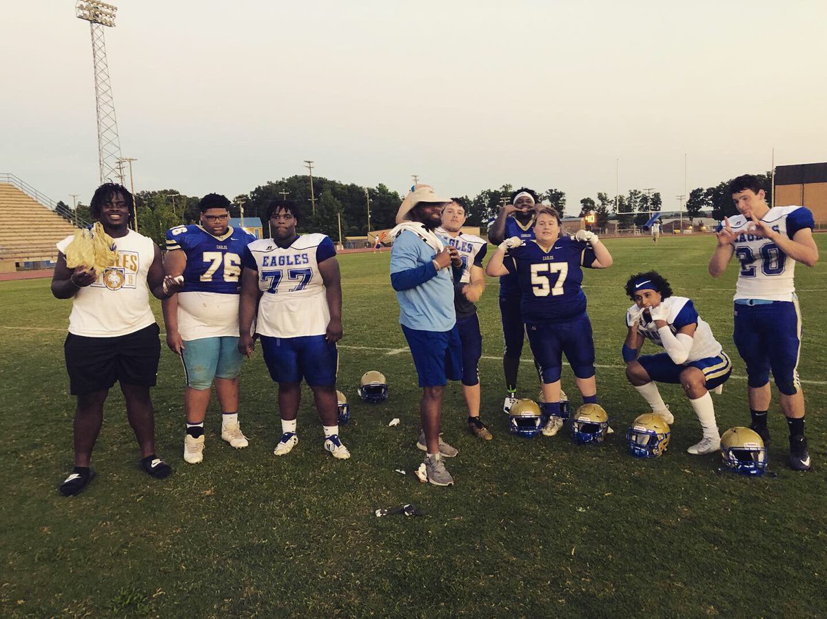 coachRenoLyons's tweet photo. I’m in the Jungle With them Gorillas This Year 🦍 💙🦅🏈 #SpringBall19 https://t.co/yXPCZD7pGy