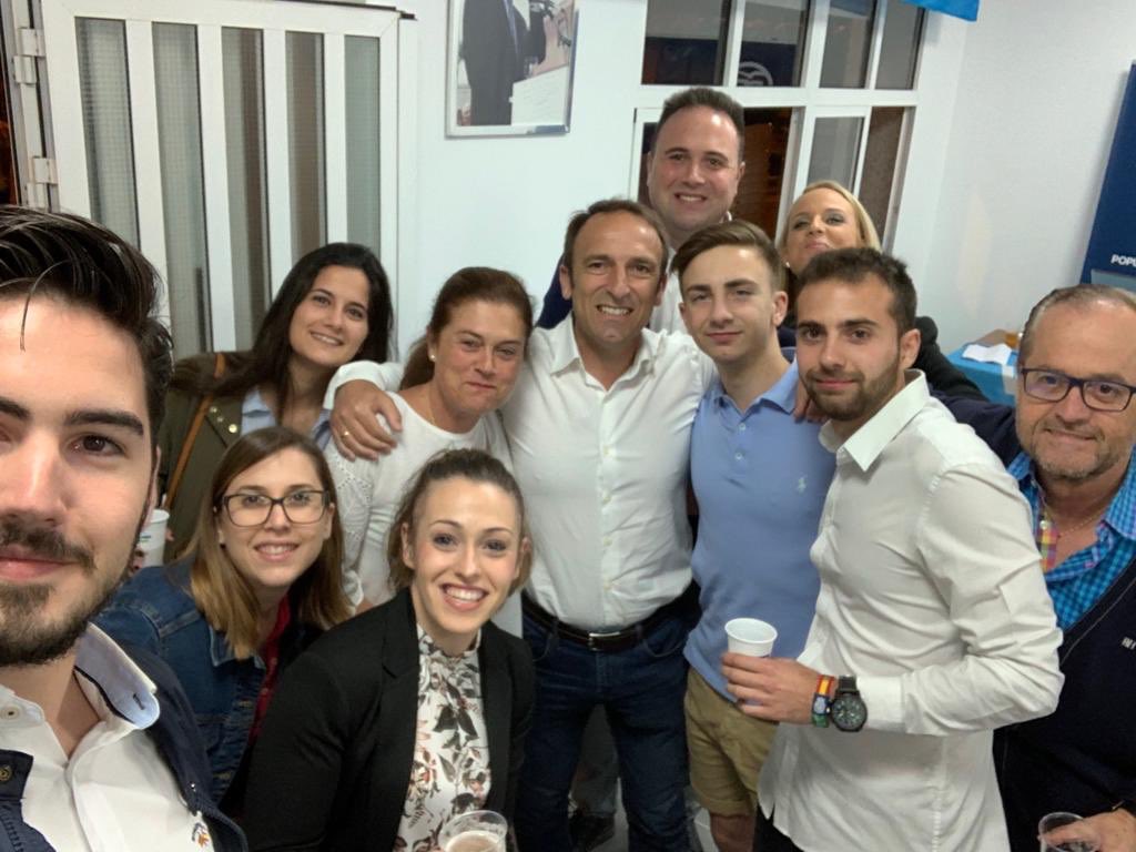 vmcerezo's tweet photo. El domingo #26M cuento contigo, tú decides el futuro de nuestro municipio. Tengo un #EquipoDePrimera, ilusionado, honrado, con ganas de trabajar y buena gente para estar a tu lado, cerca de ti, todos los días 😀
!Cuento contigo, cuento con tu voto! 
#VamosAPorTodas #MuchoPP https://t.co/qbgAP4KQcv