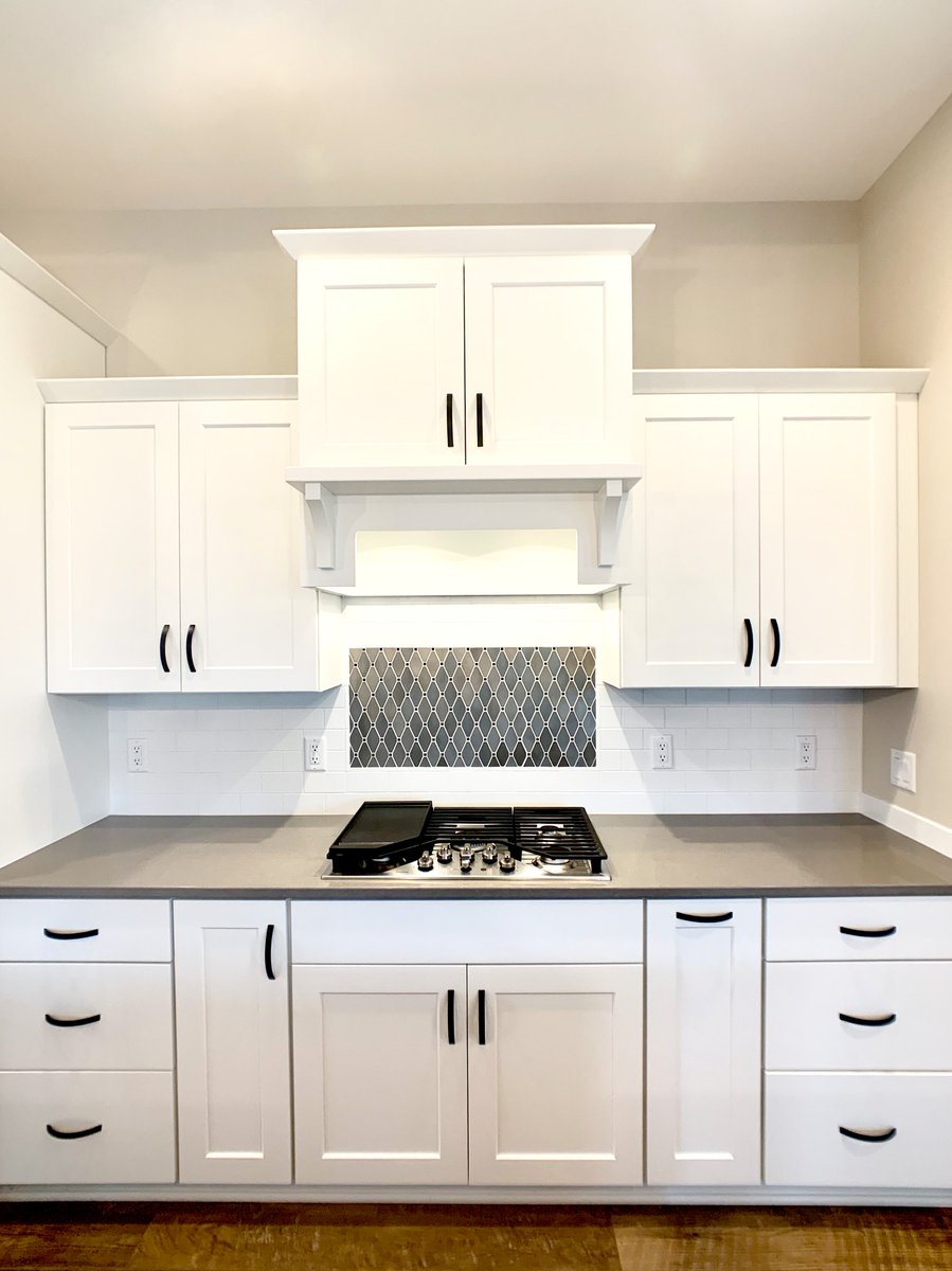 JohnMichaelHom1's tweet photo. We're loving the contrasting black &amp; white touches the owners chose throughout this recently completed custom home!  #johnmichaelhomes #dreamdesignbuild #homebuilder #customhomes #customhomebuilder #newconstruction #design #generalcontractor #builder #lakemills #contractor https://t.co/4jnFOMnS73