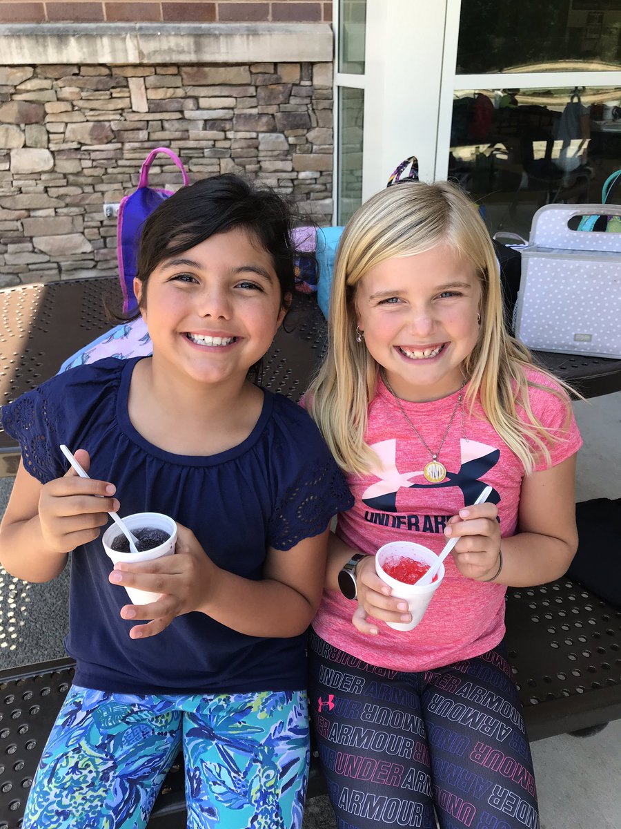 merrellrce's tweet photo. Our school-wide reading celebration fell on the perfect day for snow cones! ☀️ #onerce #beextra3 https://t.co/t1upPOQmgY