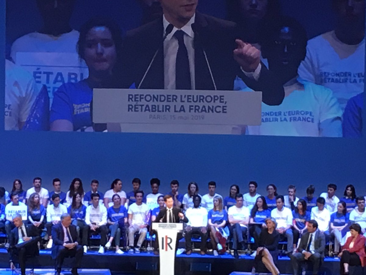 jeunesrep91's tweet photo. Une très belle campagne s’achève ce soir. Elle nous aura montré qu’un grand espoir est de retour pour notre jeunesse, autour de @fxbellamy 
« Tenez bon, tenez ferme, soyez fidèles »
Un seul tour ce dimanche, votez et faites voter pour l’Union de la Droite et du Centre ! 🇪🇺🇫🇷 https://t.co/3dnccOietw