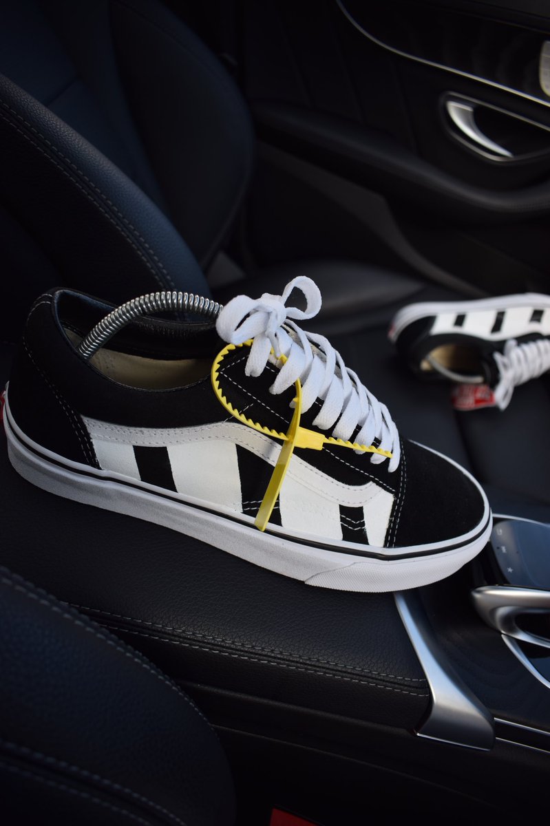 rysnc_'s tweet image. custom “off-white” vans w/ yellow zip tie. #footwearbyr