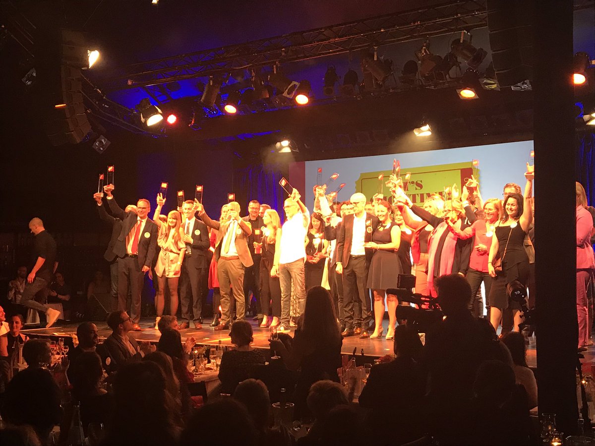 hcmZwitscher's tweet photo. Soooooo viele Gewinner wie noch nie: Die Juroren vergeben 2019 insgesamt 41 Awards an 21 verschiedene Agenturen. Herzlichen Glückwunsch an alle Preisträger 🎉🎉🎉🎉
#comprix #comprix2019 #comprixaward #pharmamarketing #healthcaremarketing #healthcareawards #otc #oralcare #rx https://t.co/ZMFd5F4b80