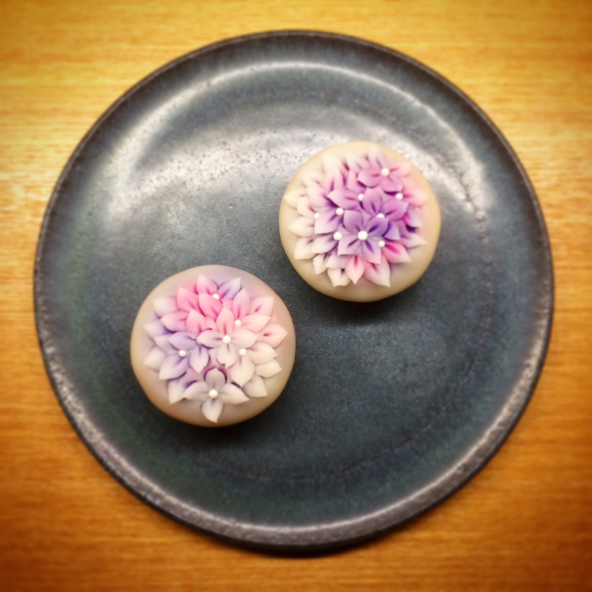 Twitter 上的 をかしや 紫陽花 ガクに線入れましたver をかしや 和菓子 Wagashi 練り切り 西荻窪 紫陽花 針切り Nerikiri T Co Mbu4xfwkwy Twitter