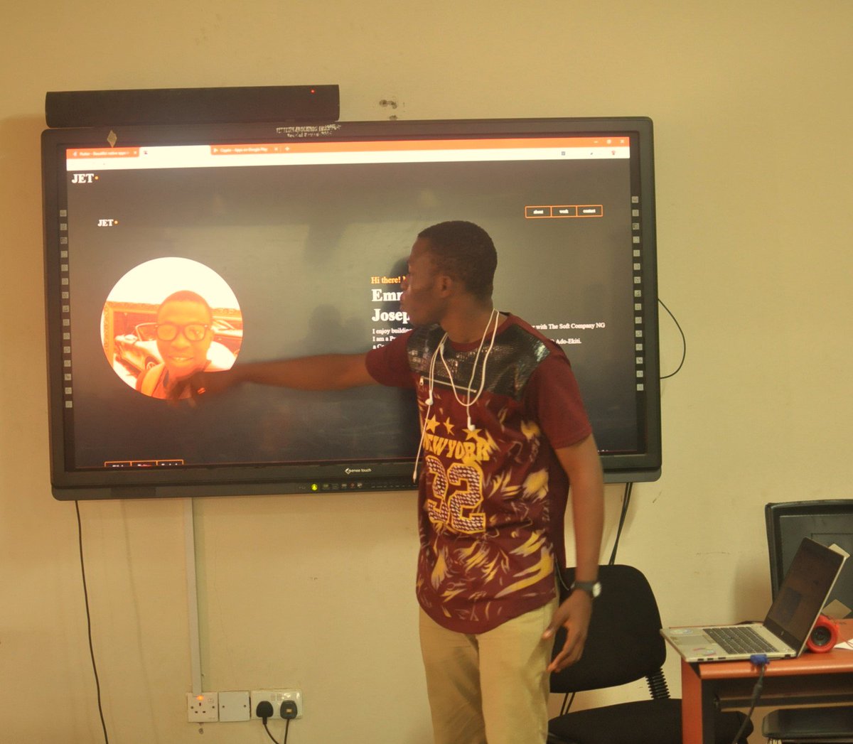 gcdcado's tweet image. Today, we learnt how to integrate #FlutterforWeb into our IDE and use it to build a web page.
#io19extended
