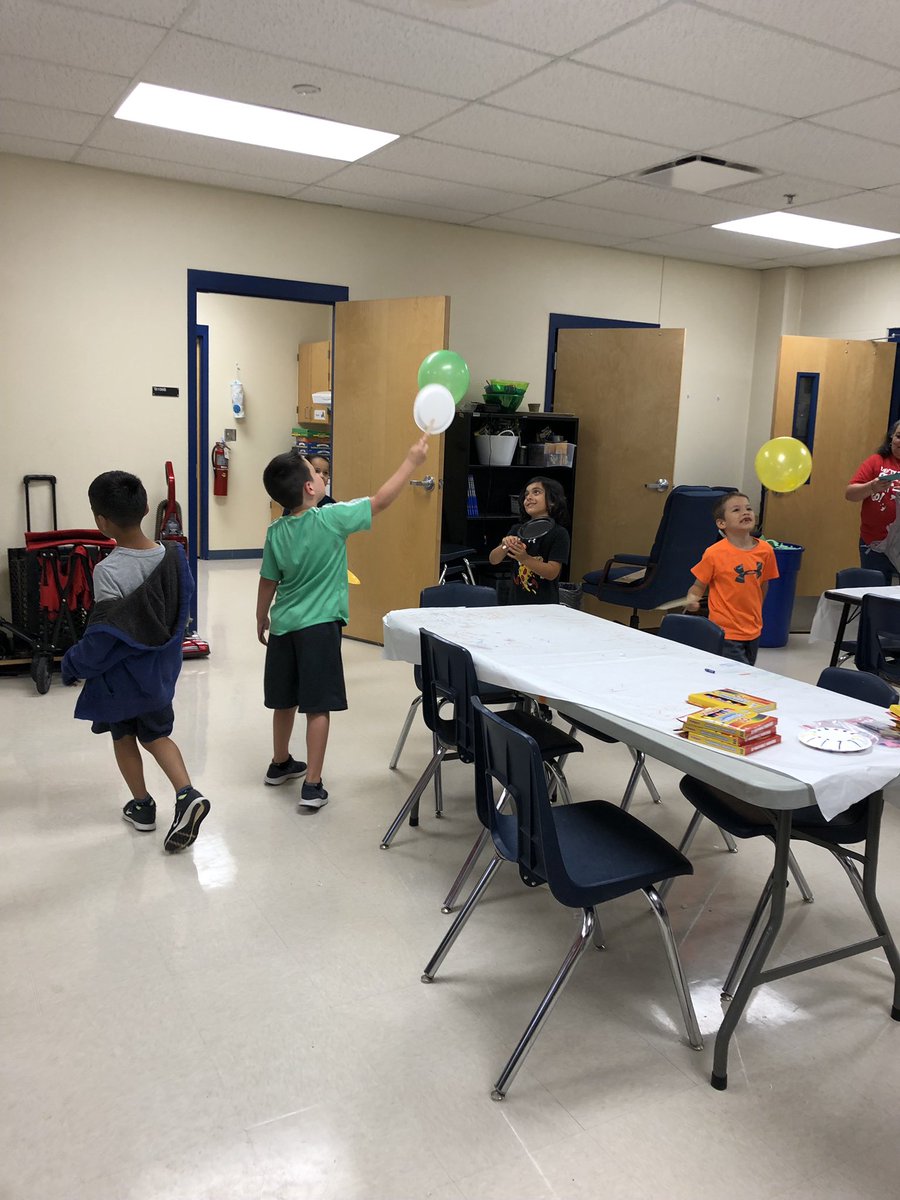 LozanoEct's tweet photo. More Kamp fun @NISDKuentz https://t.co/yAFNICgbSI