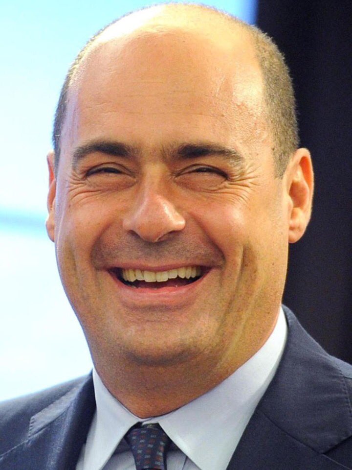 giovannimedici6's tweet image. Nicola Zingaretti ha appena detto su LA7 di aver cominciato a far politica protestando, facendo i picchetti contro i carri armati sovietici inviati a Praga.
I carri armati sovietici entrarono a Praga nel 1968.
Zingaretti è nato nel 1965.
Zingaretti aveva 3 anni nel 1968.