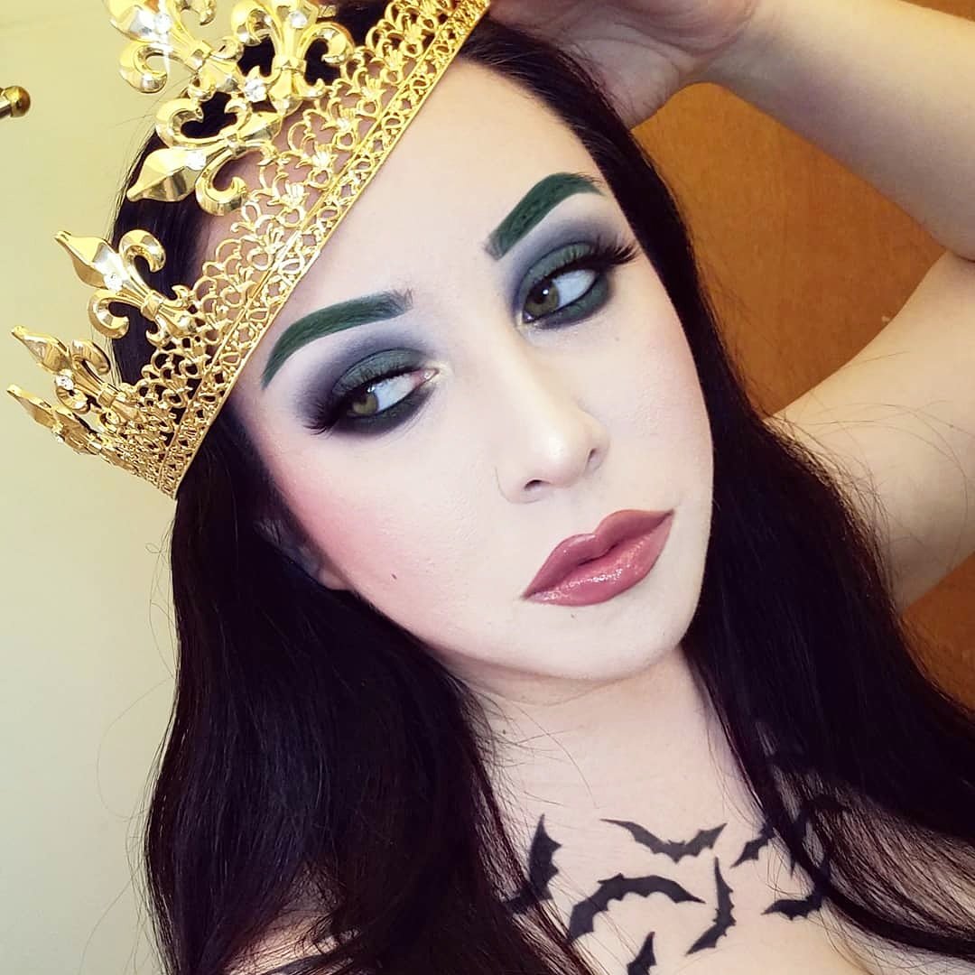 MistyMYoung's tweet photo. All hail the Queen
@agentsometime wearing our Brow Gel ENDANGERED
👑💚
#distinctioncosmetics #coloredbrows #greenbrows https://t.co/wrAHru6xCj