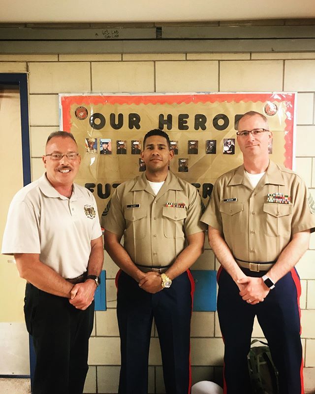 Our Marines ran into Sergeant Major Mendez (ret.) who runs the ROTC program at High School of Graphic Communication Arts campus this morning. .
.
SgtMajor Mendez served more than thirty years on active duty and finished a successful career with us here at Recruit Station New…