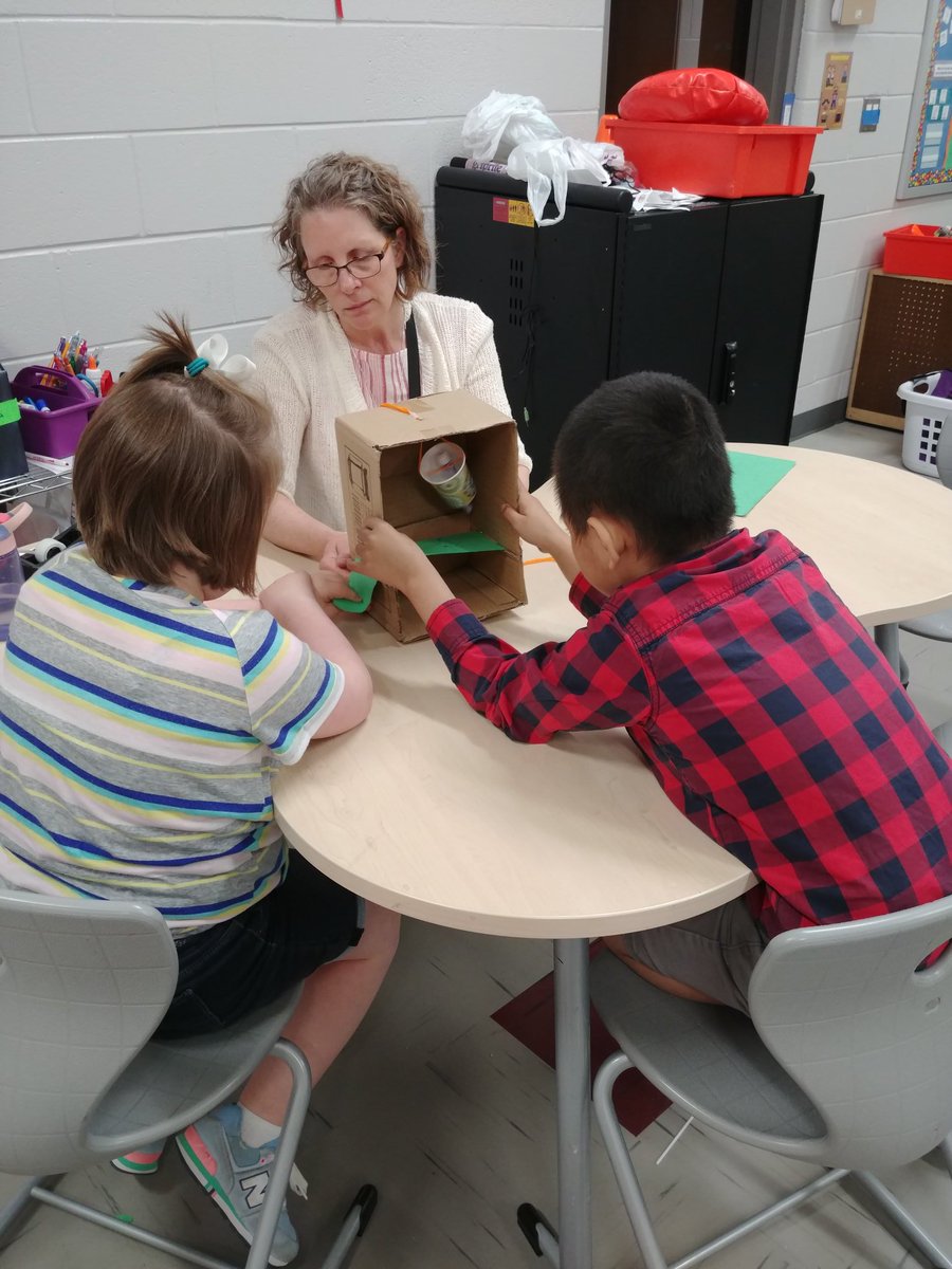 relayprimfals's tweet photo. Earth Changes is such a fun unit! To finish the week on earthquakes, we built our own seismographs to measure the shaking table! @Relay_BCPS #daringgreatly https://t.co/uW1FNhLEjc
