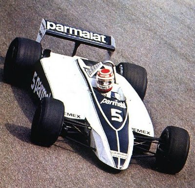 riokinkclub's tweet photo. #BT49 (leve, Ford-Cosworth, uma asa invertida, sem aerofolio dianteiro, perfeita a aerodinâmica) e #BT52 (BMW turbo, 1300cv em modo de classificação). Em comum entre eles? Guiados para a vitória pelo piloto mais incrível da história da @F1 antes da era Schumacher: Nelson Piquet. https://t.co/oPPpTurZ7N