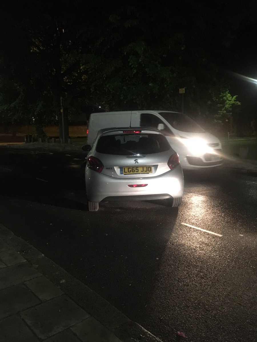 MartaFabiani's tweet photo. @metpoliceuk abandoned vehicle at the crossing between Brixton Hill &amp; Upper Tulse Hill following what seems to be an accident. Quite dangerous as almost at the turn where cars usually go quite fast. https://t.co/Uen8nI1RAp