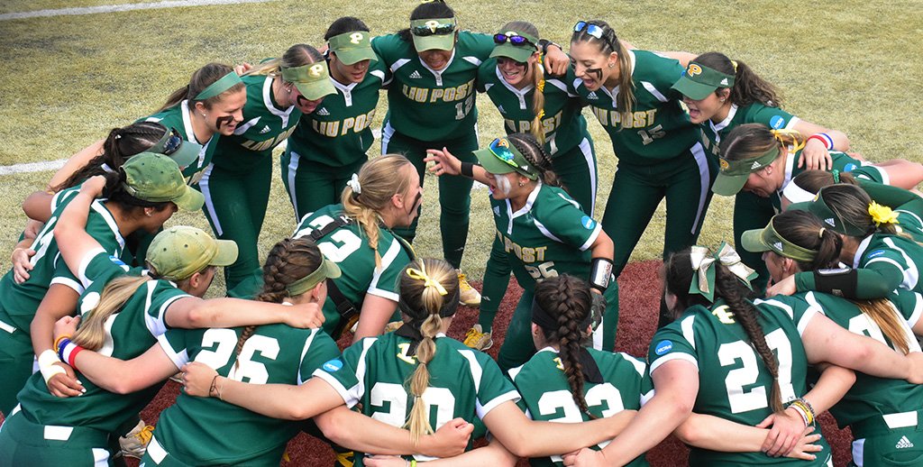 LIUPSB's tweet photo. It's go time here in Denver!

#PioneerNation 🔰🥎 | #D2SB https://t.co/7bx1dghZsF