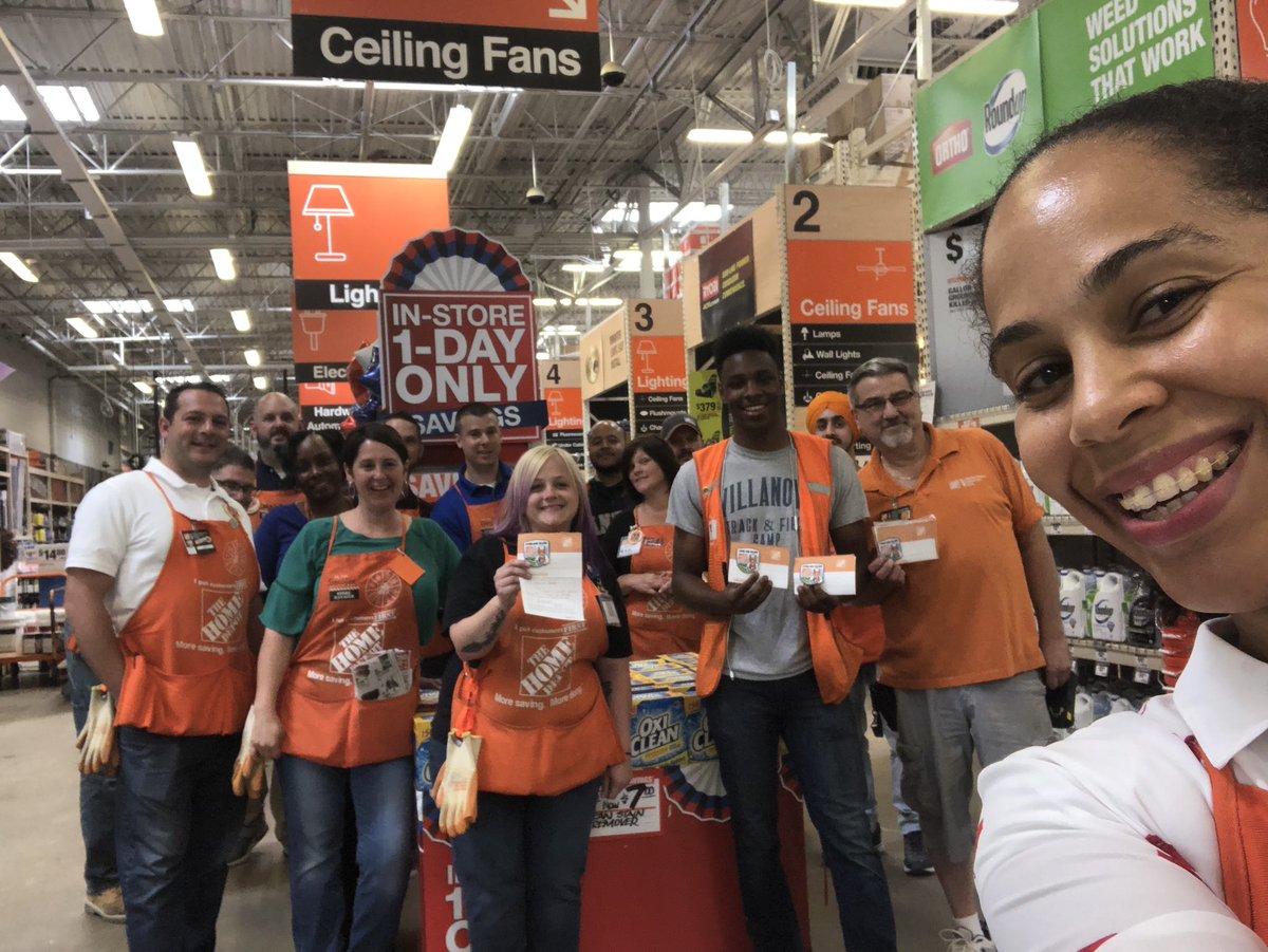 JennNJM's tweet photo. Team 916 was dialed in and ready for our customers! Congrats to all of our Rockstars!โญ๏ธ๐โจReady.Set.Sell #greattobein193 https://t.co/cikZgOw2Gv