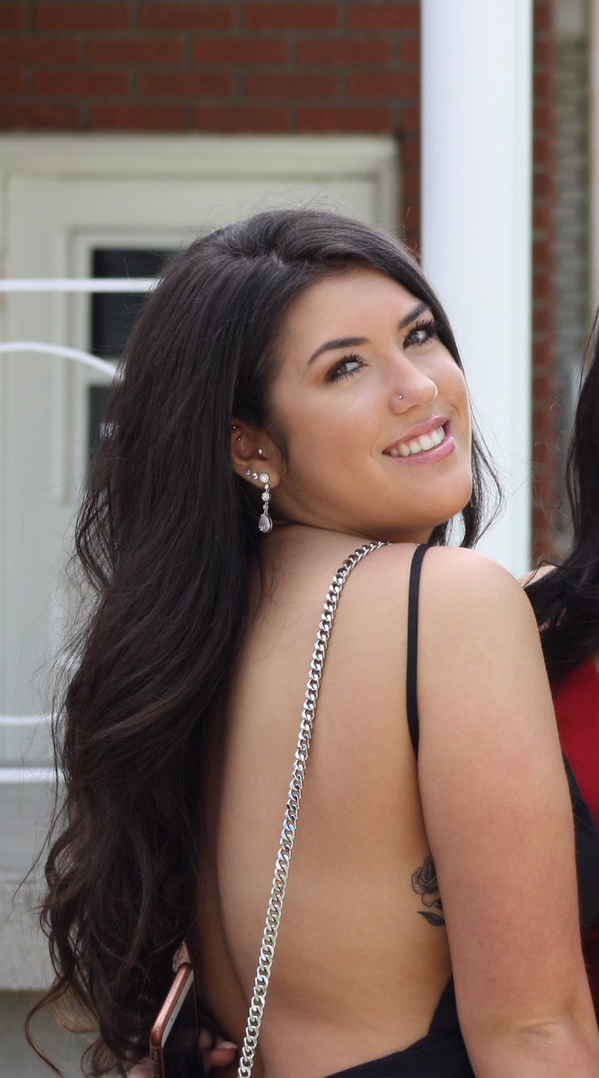 Helendacosta07's tweet photo. Prom Night! https://t.co/T7mzK1yqIo