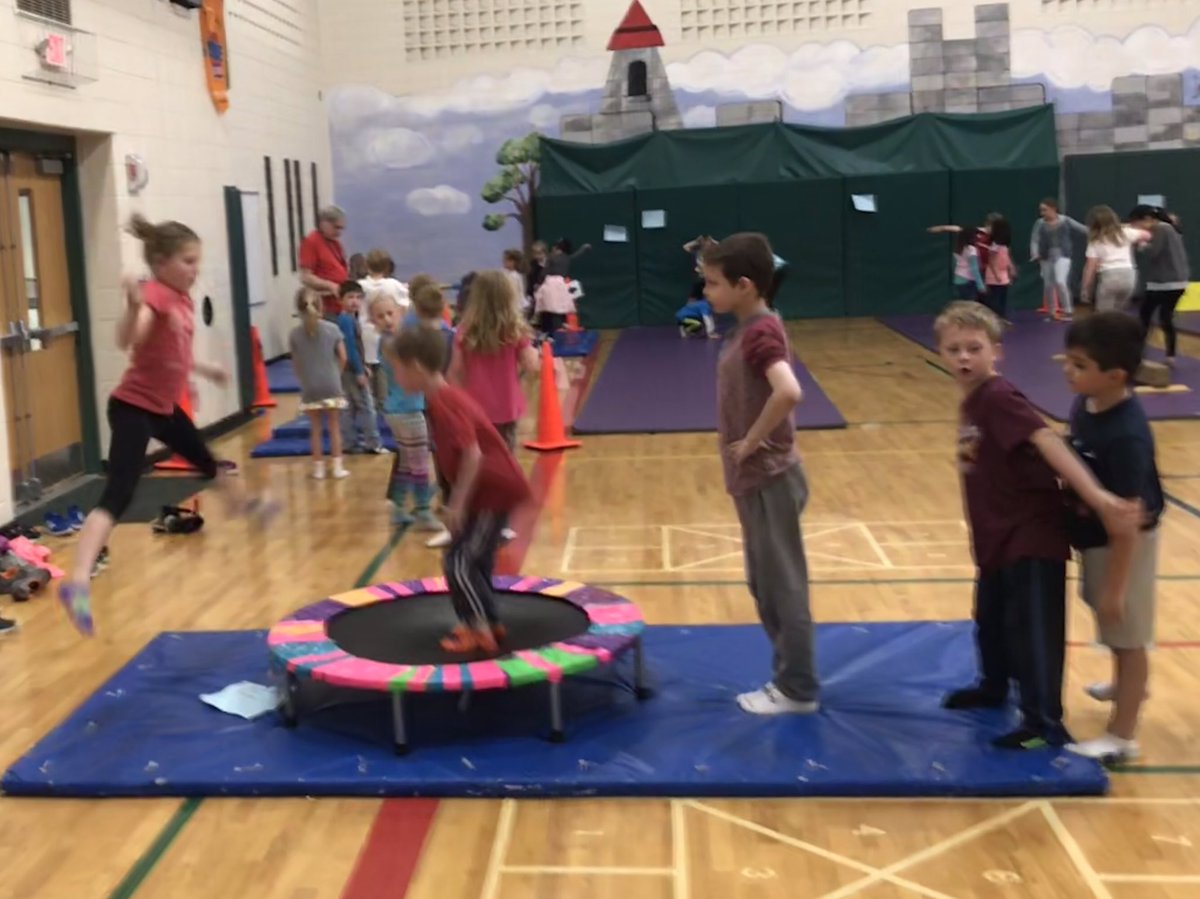 k_farvour's tweet photo. Some 4th graders got to help Mr. Johnson teach phy ed this afternoon! #fourthatdixon https://t.co/JmBsXDqXGw