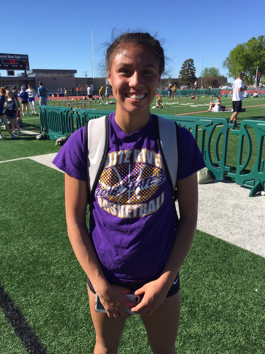 AlexHeinert's tweet photo. CHAMP.π₯
White River's Caelyn Valandra-Prue wins the Class B Girls 800m crown in 2:21.93! What's even more impressive? 20 minutes later, she won her heat to qualify for the 200m finals. She'll go for the quad/the Heinz (1-2-4-8) tomorrow...π
#StateTrack19β‘οΈ https://t.co/X6yLU0B0dp