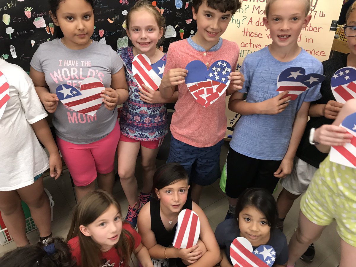 patriciaeyer's tweet image. Thank you to all @WOSnews Ss for creating a patriotic heart to give to  “gold star” families. Special thank you to #MsMaureenKelly #MrsLukeWOS for initiating our tributes to those who died while actively serving our country🇺🇸🇺🇸🇺🇸🇺🇸