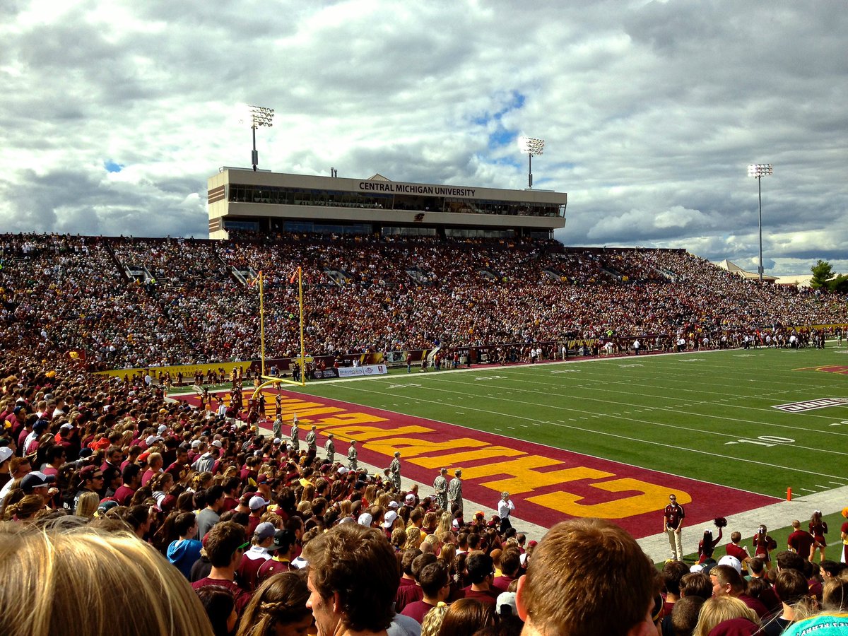 All Glory to god‼️ blessed and honored to say we have earned an offer from Central Michigan university @CoachMalleo @Coach_Hinds #power2win #fordalakes🖤