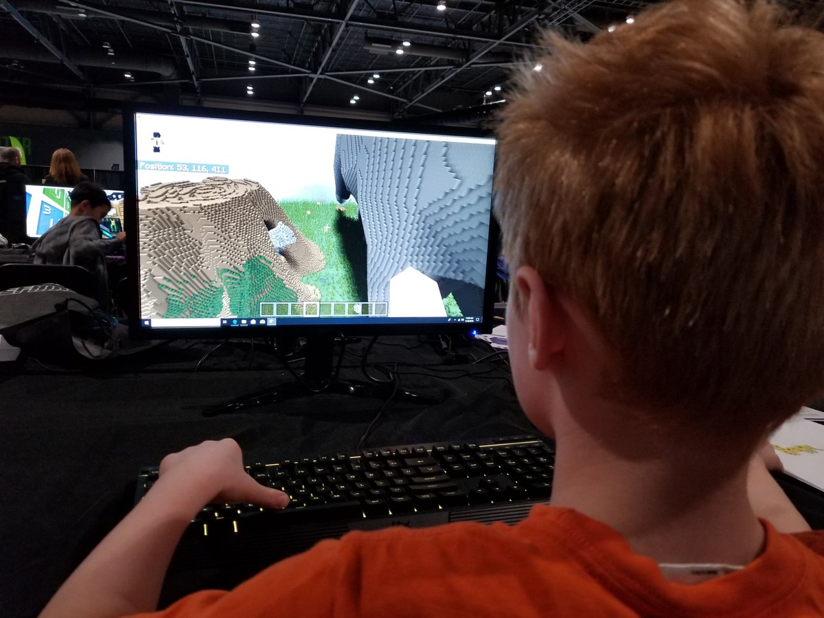 SuzTeaches's tweet photo. Finally posting about our #increidable #becktacular time at Minefaire Seattle last weekend. Had fun and learned lots from @PhygitalLabs team and @Acer sponsored #ARVR booths. Thanks to @mr_isaacs for tickets. @Flipgrid reflection on @PhygitalLabs experience good idea @BeckyKeene https://t.co/qOVIG0m26n