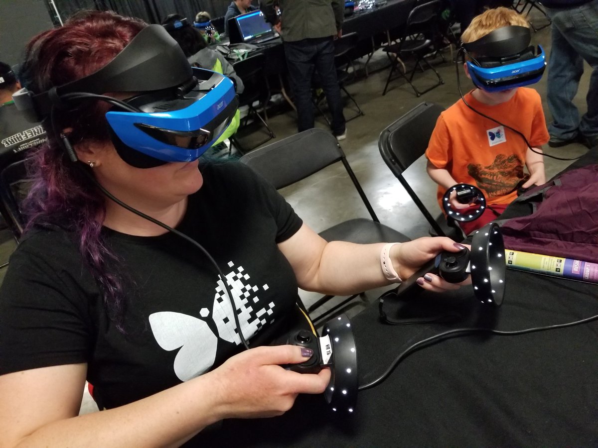 SuzTeaches's tweet photo. Finally posting about our #increidable #becktacular time at Minefaire Seattle last weekend. Had fun and learned lots from @PhygitalLabs team and @Acer sponsored #ARVR booths. Thanks to @mr_isaacs for tickets. @Flipgrid reflection on @PhygitalLabs experience good idea @BeckyKeene https://t.co/qOVIG0m26n
