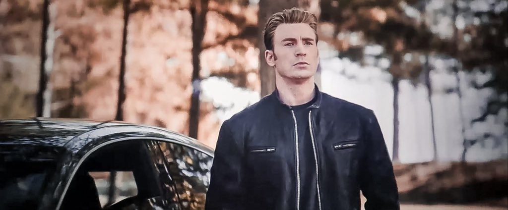 sithshouto's tweet photo. steve rogers was a full blown THOT throughout endgame. he knew he looked good https://t.co/JK6LMu463k