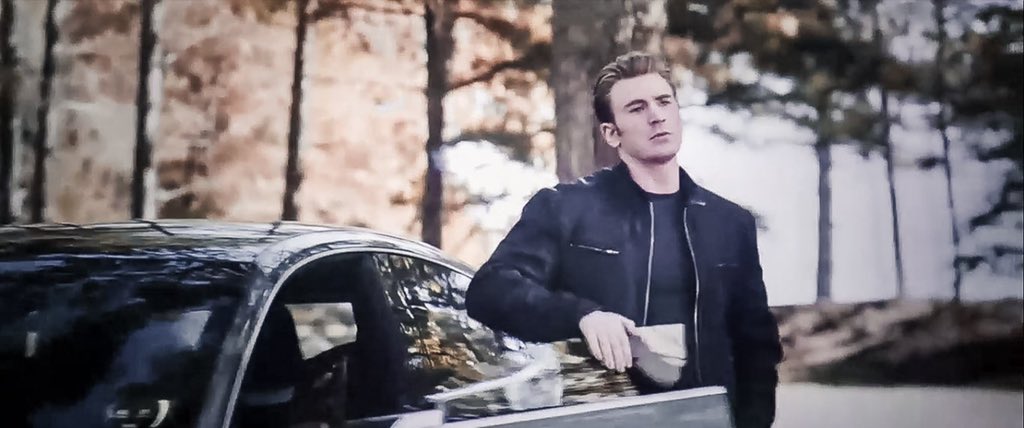 sithshouto's tweet photo. steve rogers was a full blown THOT throughout endgame. he knew he looked good https://t.co/JK6LMu463k