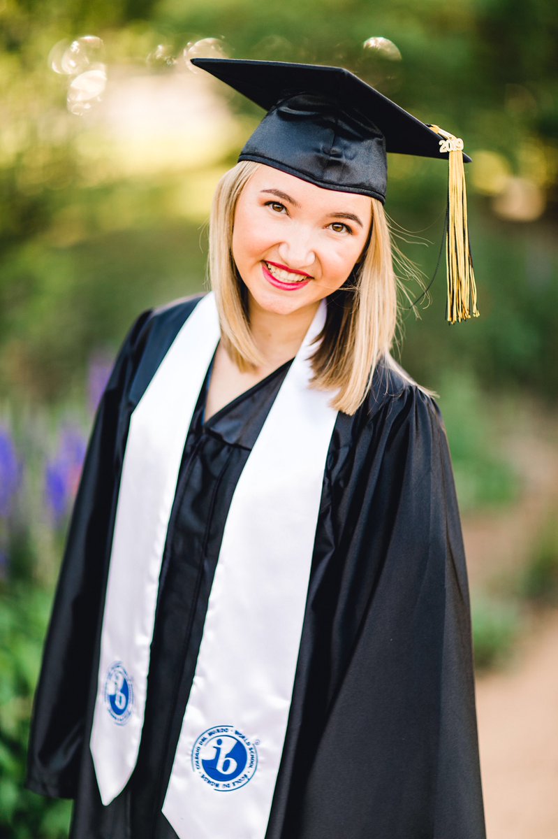 Shoop96's tweet image. Congratulations, @graceeshoop! #lbkgrad19